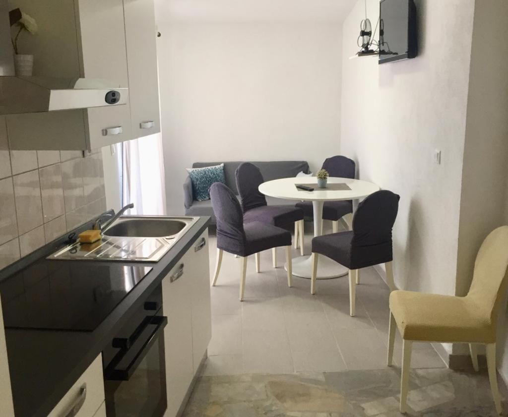 Apartmani Miro Opacak Omiš Buitenkant foto